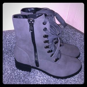 Super cute gray zipper/buckle brand new booties!